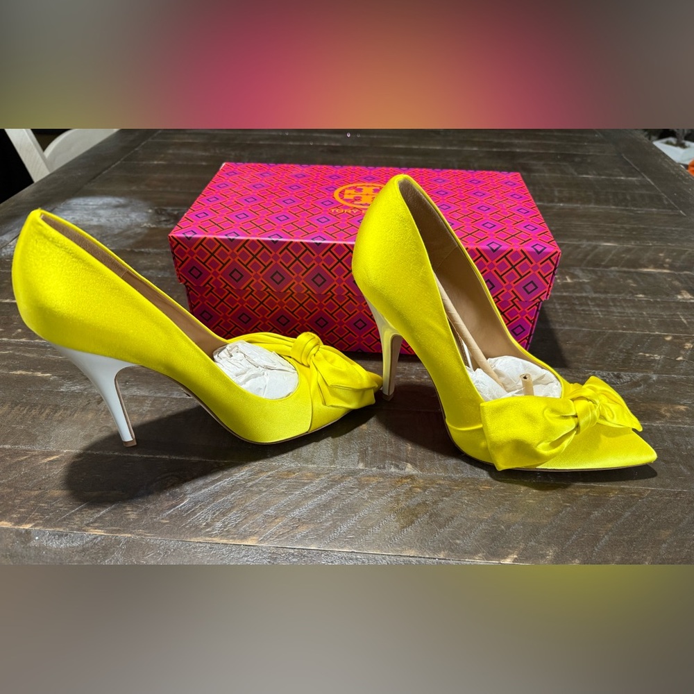 WORN ONCE Tory Burch Satin 110mm Bow Pump Heels in Acidic Yellow Sz 8 Sexy - Picture 8 of 11